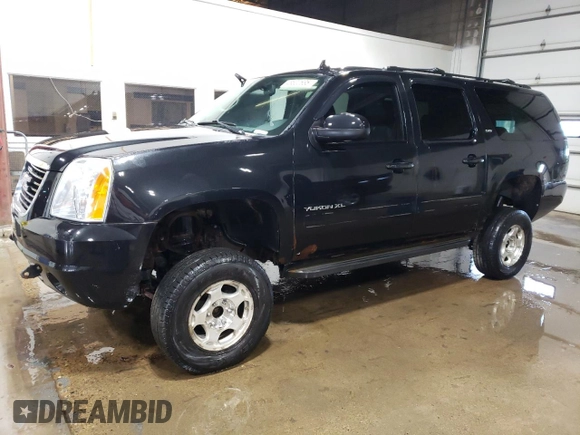 2010 GMC Yukon XL z VIN 1GKUKKE39AR133545, wystawiony jako Copart lot #48622635 z przebiegiem 243 633 mil mil oraz Tytuł czysty. Historia ofert i sprzedaży dostępna na DreamBid. Obrazek 1.