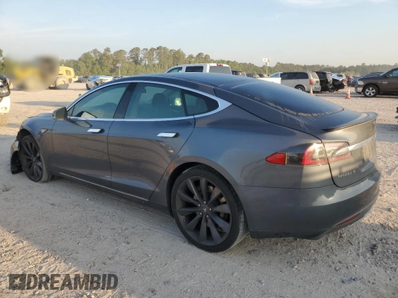 2013 Tesla Model S Performance z VIN 5YJSA1CP6DFP13674, wystawiony jako Copart lot #53043085 z przebiegiem 174 167 mil mil oraz Szkoda całkowita • Salvage title. Historia ofert i sprzedaży dostępna na DreamBid. Obrazek 2.