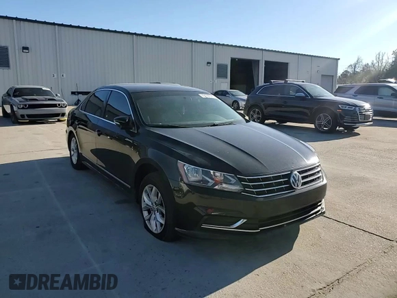 2017 Volkswagen Passat S z VIN 1VWAT7A35HC005604, wystawiony jako Copart lot #49499095 z przebiegiem 124 618 mil mil oraz Szkoda całkowita • Salvage title. Historia ofert i sprzedaży dostępna na DreamBid. Obrazek 11.