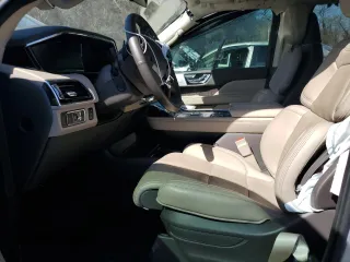 2024 Lincoln Navigator Reserve z VIN 5LMJJ2LG8REL00917, wystawiony jako Copart lot #58932065 z przebiegiem 4659 mil mil oraz Szkody całkowita. Historia ofert i sprzedaży dostępna na DreamBid. Obrazek 7.