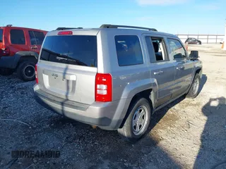 2017 Jeep Patriot Sport SE with VIN 1C4NJPBA7HD116446, listed as a IAAI auction lot 41406876 with Not provided miles and . Bid and sale history available at DreamBid. Image 4.
