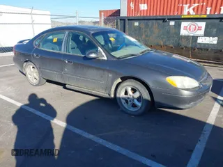 2002 Ford Taurus SES Standard with VIN 1FAFP55S32G118041, listed as a IAAI auction lot 41366321 with 193,533 mi miles. Bid and sale history available at carsss.com. Image 1.