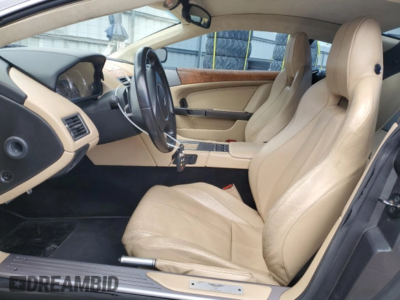 2007 Aston Martin DB9 z VIN SCFAD01A77GA07808, wystawiony jako Copart lot #48063115 z przebiegiem 53 195 mil mil oraz Szkody całkowita. Historia ofert i sprzedaży dostępna na DreamBid. Obrazek 7.
