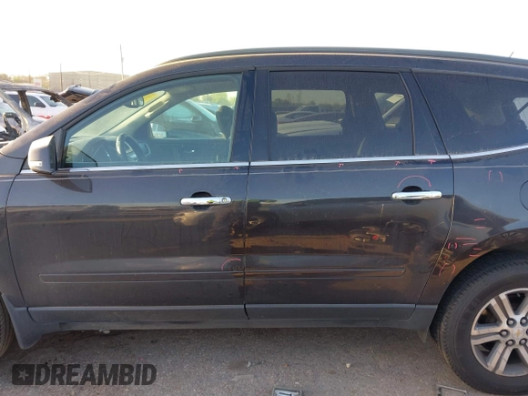 2016 Chevrolet Traverse LT z VIN 1GNKRHKD3GJ125020, wystawiony jako IAAI lot #41831188 z przebiegiem 176 366 mil mil oraz . Historia ofert i sprzedaży dostępna na DreamBid. Obrazek 14.
