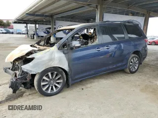 2020 Toyota Sienna XLE z VIN 5TDDZ3DCXLS249579, wystawiony jako Copart lot #55288175 z przebiegiem Nie podano mil oraz Nie do naprawy • Non repairable. Historia ofert i sprzedaży dostępna na DreamBid. Obrazek 1.