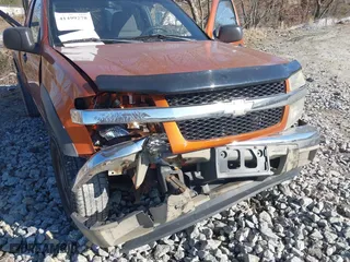 2005 Chevrolet Colorado LS Z71 with VIN 1GCDT196358154331, listed as a IAAI auction lot 41499278 with 206,215 mi miles. Bid and sale history available at carsss.com. Image 6.