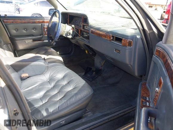 1991 Chrysler New Yorker z VIN 1C3XY66R2MD228813, wystawiony jako IAAI lot #42257734 z przebiegiem 45 786 mil mil oraz . Historia ofert i sprzedaży dostępna na DreamBid. Obrazek 5.