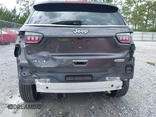2020 Jeep Compass Latitude z VIN 3C4NJDBB9LT129693, wystawiony jako IAAI lot #42238631 z przebiegiem 36 742 mil mil oraz . Historia ofert i sprzedaży dostępna na DreamBid. Obrazek 6.