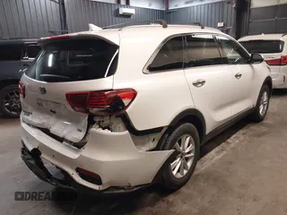 2019 Kia Sorento LX with VIN 5XYPGDA35KG451755, listed as a IAAI auction lot 42031207 with 73,158 mi miles. Bid and sale history available at carsss.com. Image 4.
