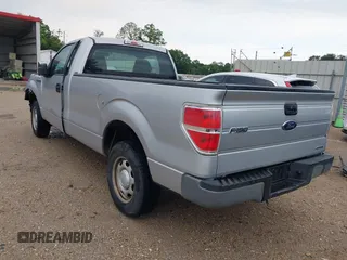 2013 Ford F-150 XL z VIN 1FTMF1CM1DKF27849, wystawiony jako IAAI lot #42308542 z przebiegiem 74 352 mil mil oraz . Historia ofert i sprzedaży dostępna na DreamBid. Obrazek 3.