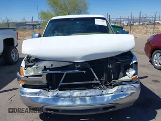 2000 GMC New Sierra 1500 SL with VIN 2GTEC19V0Y1143564, listed as a IAAI auction lot 41839246 with 203,433 mi miles. Bid and sale history available at carsss.com. Image 13.