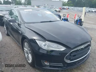 2013 Tesla Model S with VIN 5YJSA1DG7DFP26402, listed as a IAAI auction lot 42195726 with 100,890 mi miles and . Bid and sale history available at DreamBid. Image 1.