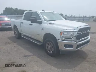 2023 Ram 2500 Big Horn z VIN 3C6UR5DL4PG651105, wystawiony jako IAAI lot #42397597 z przebiegiem 53 829 mil mil oraz . Historia ofert i sprzedaży dostępna na DreamBid. Obrazek 1.