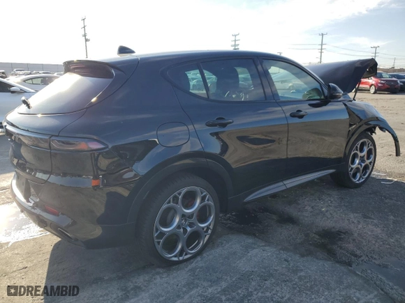 2024 Alfa Romeo Tonale Veloce with VIN ZASPATDW1R3055326, listed as a Copart auction lot 42246275 with 7,123 mi miles and Salvage Title. Bid and sale history available at carsss.com. Image 3.