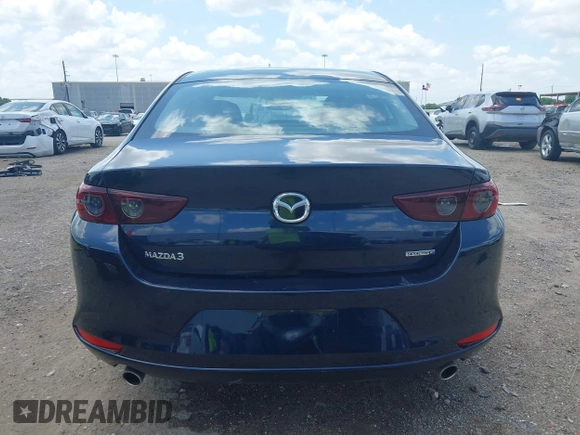 2021 Mazda 3 S z VIN JM1BPAAL6M1331460, wystawiony jako IAAI lot #42197743 z przebiegiem 53 972 mil mil oraz . Historia ofert i sprzedaży dostępna na DreamBid. Obrazek 16.