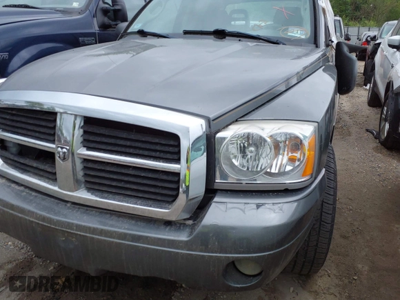 2006 Dodge Dakota SLT with VIN 1D7HE48N06S580705, listed as a IAAI auction lot 42120728 with 206,420 mi miles. Bid and sale history available at carsss.com. Image 12.