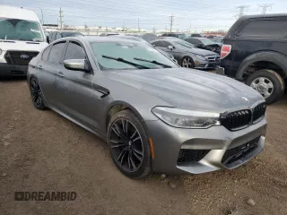 2018 BMW M5 z VIN WBSJF0C56JB282184, wystawiony jako Copart lot #87480414 z przebiegiem Nie podano mil oraz Szkody całkowita. Historia ofert i sprzedaży dostępna na DreamBid. Obrazek 4.