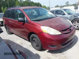 2008 Toyota Sienna CE z VIN 5TDZK23C18S207881, wystawiony jako IAAI lot #42422344 z przebiegiem 231 145 mil mil oraz . Historia ofert i sprzedaży dostępna na DreamBid. Obrazek 1.