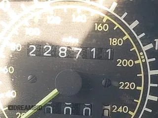 1986 Mercedes-Benz 420 420SEL with VIN WDBCA35D4GA250724, listed as a IAAI auction lot 41629306 with 228,711 mi miles. Bid and sale history available at carsss.com. Image 7.