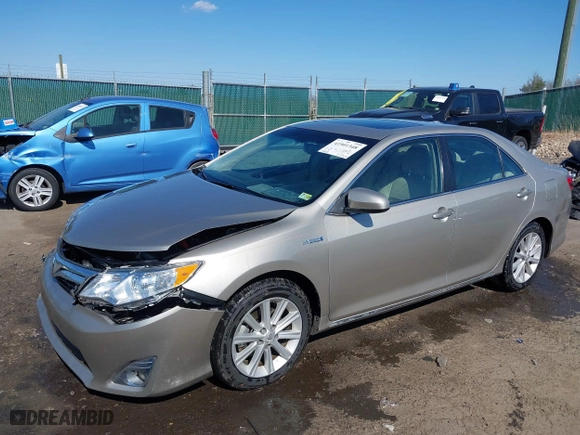 2014 Toyota Camry Hybrid LE with VIN 4T1BD1FK0EU112479, listed as a IAAI auction lot 41901348 with 91,440 mi miles. Bid and sale history available at carsss.com. Image 17.