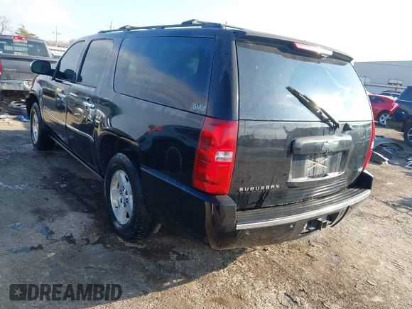 2010 Chevrolet Suburban LTZ with VIN 1GNUCKE07AR276807, listed as a IAAI auction lot 40987330 with 196,618 mi miles. Bid and sale history available at carsss.com. Image 3.