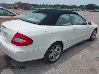 2008 Mercedes-Benz CLK 3.5L with VIN WDBTK56G98F236825, listed as a IAAI auction lot 42193752 with 127,318 mi miles. Bid and sale history available at carsss.com. Image 4.