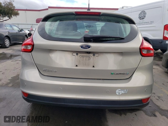 2015 Ford Focus Electric z VIN 1FADP3R43FL314971, wystawiony jako Copart lot #81186143 z przebiegiem 60 987 mil mil oraz . Historia ofert i sprzedaży dostępna na DreamBid. Obrazek 6.