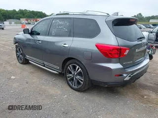 2020 Nissan Pathfinder Platinum z VIN 5N1DR2DM1LC585198, wystawiony jako IAAI lot #42451764 z przebiegiem 60 692 mil mil oraz . Historia ofert i sprzedaży dostępna na DreamBid. Obrazek 3.