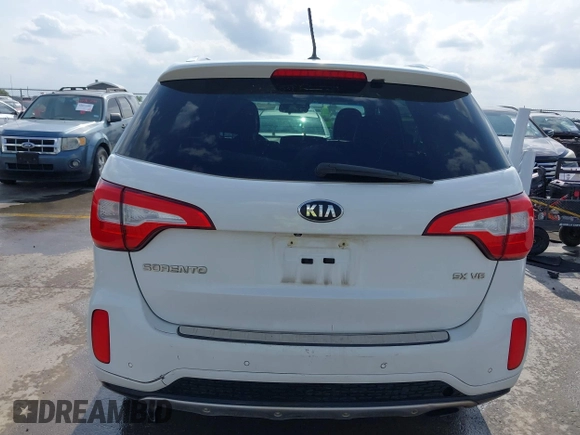2015 Kia Sorento SX Limited with VIN 5XYKW4A73FG639051, listed as a IAAI auction lot 42106446 with 145,981 mi miles. Bid and sale history available at carsss.com. Image 16.