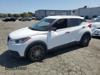 2019 Nissan Kicks S z VIN 3N1CP5CU1KL495287, wystawiony jako Copart lot #55803885 z przebiegiem 88 530 mil mil oraz Szkoda całkowita • Salvage title. Historia ofert i sprzedaży dostępna na DreamBid. Obrazek 1.