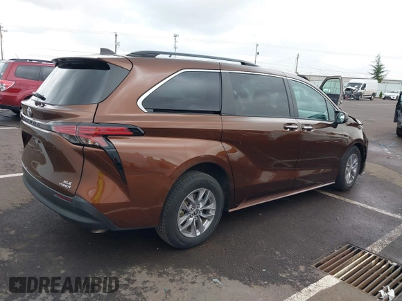 2022 Toyota Sienna XLE with VIN 5TDJRKEC4NS096017, listed as a IAAI auction lot 41708210 with 50,942 mi miles. Bid and sale history available at carsss.com. Image 4.