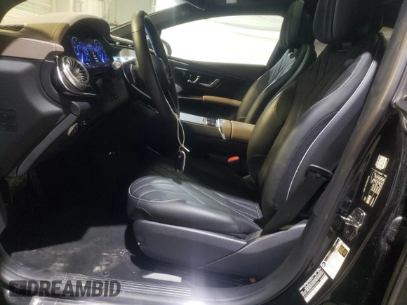 2022 Mercedes-Benz EQS 580 z VIN W1KCG4EB8NA020966, wystawiony jako Copart lot #52406925 z przebiegiem 9 507 mil mil oraz Szkoda całkowita • Salvage title. Historia ofert i sprzedaży dostępna na DreamBid. Obrazek 7.