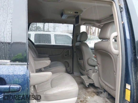 2006 Toyota Sienna XLE with VIN 5TDZA22C76S394724, listed as a IAAI auction lot 42023389 with 227,110 mi miles. Bid and sale history available at carsss.com. Image 8.
