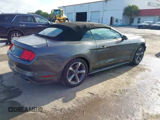 2017 Ford Mustang V6 z VIN 1FATP8EM0H5217314, wystawiony jako IAAI lot #42296116 z przebiegiem 104 845 mil mil oraz . Historia ofert i sprzedaży dostępna na DreamBid. Obrazek 4.