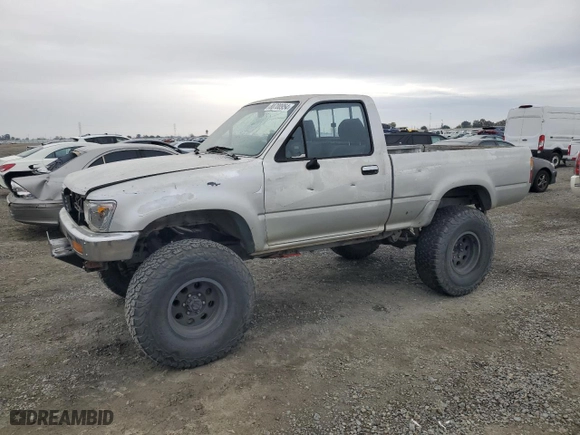 1990 Toyota 4WD Pickups DLX with VIN JT4RN01P5L7031146, listed as a Copart auction lot 80700954 with 300732 miles and Clean Title. Bid and sale history available at carsss.com. Image 1.