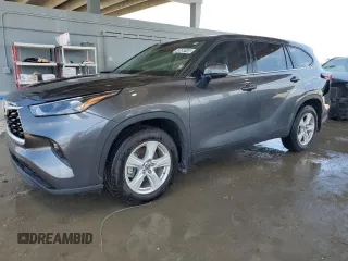 2024 Toyota Highlander LE z VIN 5TDKDRAH2RS546587, wystawiony jako Copart lot #52650145 z przebiegiem 19 611 mil mil oraz Czysty tytuł • Clean title. Historia ofert i sprzedaży dostępna na DreamBid. Obrazek 1.