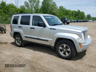 2008 Jeep Liberty Sport z VIN 1J8GN28KX8W265902, wystawiony jako Copart lot #59152005 z przebiegiem 113 905 mil mil oraz Czysty tytuł • Clean title. Historia ofert i sprzedaży dostępna na DreamBid. Obrazek 4.