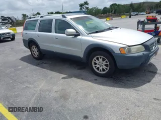 2007 Volvo XC70 with VIN YV4SZ592071288622, listed as a IAAI auction lot 41899650 with 246,425 mi miles. Bid and sale history available at carsss.com. Image 1.