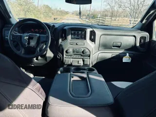2022 Chevrolet Silverado 1500 Custom with VIN 1GCPABEK7NZ633597, listed as a Copart auction lot 46807225 with 32,531 mi miles and Salvage Title. Bid and sale history available at DreamBid. Image 9.