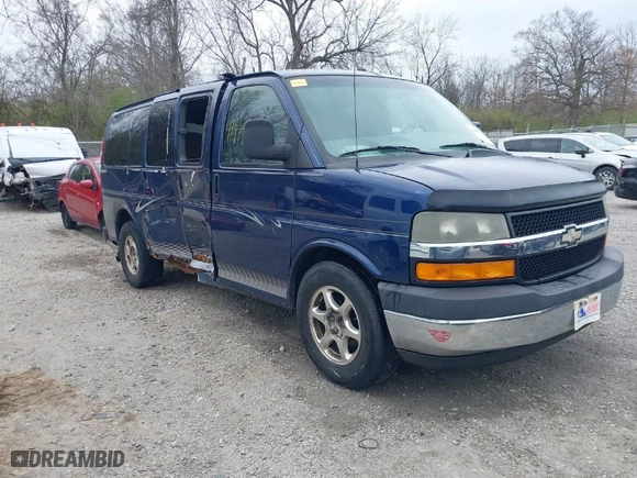 2004 Chevrolet Express Passenger with VIN 1GBFG15T441159106, listed as a IAAI auction lot 41999210 with 245,286 mi miles. Bid and sale history available at carsss.com. Image 1.