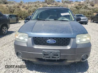 2005 Ford Escape XLT with VIN 1FMCU93105KA43061, listed as a Copart auction lot 62324555 with 121,517 mi miles and Salvage title. Bid and sale history available at DreamBid. Image 5.