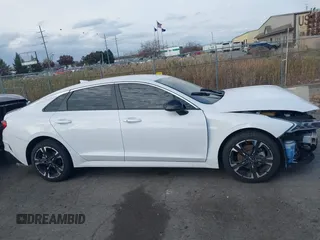 2024 Kia K5 GT-Line z VIN 5XXG64J29RG259036, wystawiony jako IAAI lot #40777274 z przebiegiem 6716 mil mil oraz . Historia ofert i sprzedaży dostępna na DreamBid. Obrazek 13.