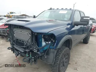 2024 Ram 2500 Power Wagon z VIN 3C6TR5EJ0RG315687, wystawiony jako IAAI lot #41614637 z przebiegiem 10 933 mil mil oraz . Historia ofert i sprzedaży dostępna na DreamBid. Obrazek 17.