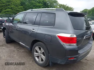 2013 Toyota Highlander Limited z VIN 5TDDK3EH0DS201184, wystawiony jako IAAI lot #42428945 z przebiegiem 179 518 mil mil oraz . Historia ofert i sprzedaży dostępna na DreamBid. Obrazek 3.