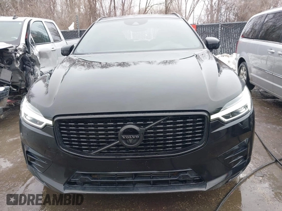 2019 Volvo XC60 R-Design with VIN LYV102RM9KB297622, listed as a IAAI auction lot 41582805 with 66,334 mi miles. Bid and sale history available at carsss.com. Image 12.