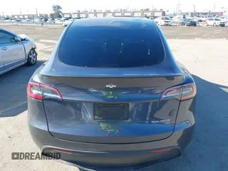 2022 Tesla Model Y Performance z VIN 7SAYGDEF2NF490794, wystawiony jako IAAI lot #42218742 z przebiegiem 41 402 mil mil oraz . Historia ofert i sprzedaży dostępna na DreamBid. Obrazek 16.