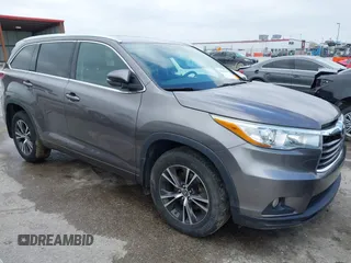 2016 Toyota Highlander XLE z VIN 5TDJKRFH6GS307941, wystawiony jako IAAI lot #42007858 z przebiegiem 70 272 mil mil oraz . Historia ofert i sprzedaży dostępna na DreamBid. Obrazek 1.