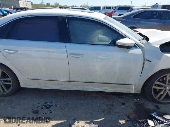 2019 Volkswagen Passat SE R-Line z VIN 1VWMA7A31KC000846, wystawiony jako IAAI lot #41840659 z przebiegiem 70 486 mil mil oraz . Historia ofert i sprzedaży dostępna na DreamBid. Obrazek 14.