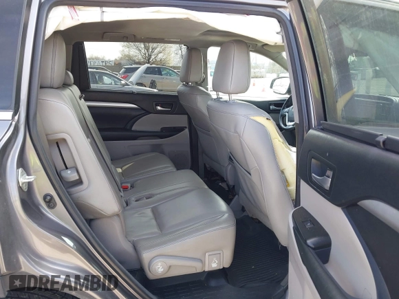 2018 Toyota Highlander SE with VIN 5TDJZRFH8JS530792, listed as a IAAI auction lot 42054634 with 272,748 mi miles and . Bid and sale history available at DreamBid. Image 8.