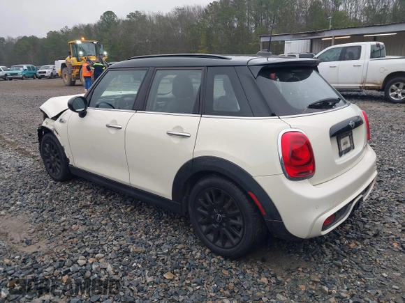 2016 MINI Cooper Hardtop 4 Door S with VIN WMWXU3C52G2D30121, listed as a IAAI auction lot 41521841 with 82,334 mi miles. Bid and sale history available at carsss.com. Image 3.